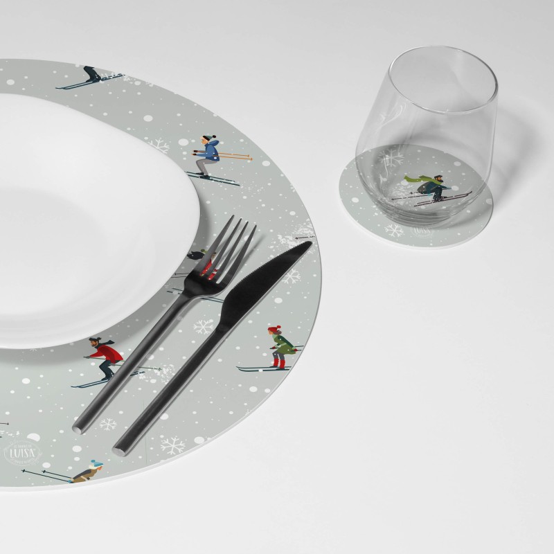 Kit 6 sottopiatti e 6 sottobicchieri “Sciatori nella Neve”, Collezione Kit sottopiatti con sottobicchieri - Le Tavole di